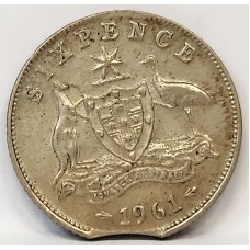 AUSTRALIA 1961 . SIXPENCE . ERROR . CLIPPED PLANCHET . BITTEN EDGE